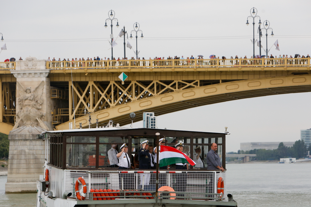 Hableány tragédia Matróz - Kapitány temetés Duna Viking Margit híd 