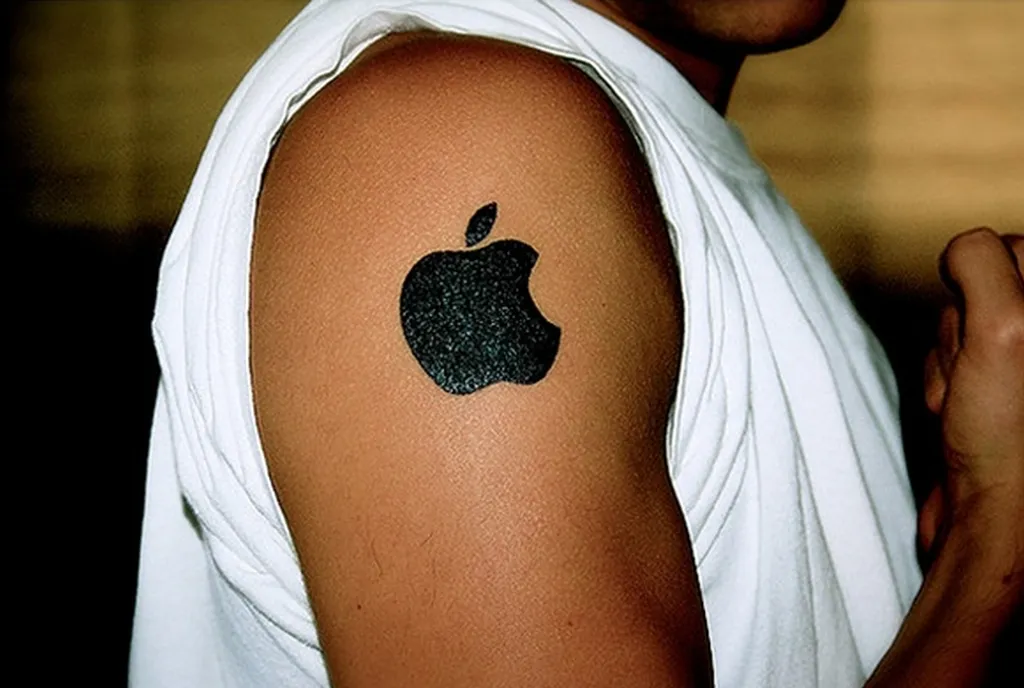 Tech, tetkó, tetoválás, menő, chip, apple 