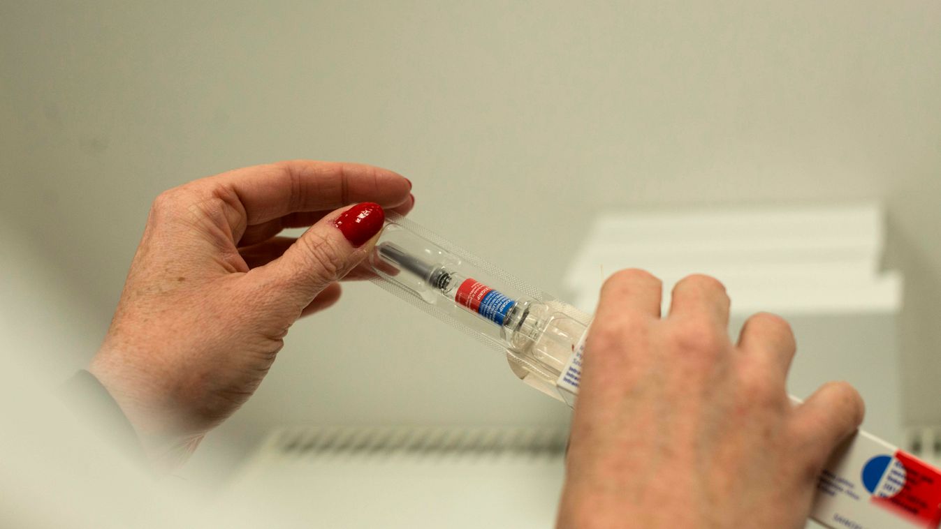 EGÉSZSÉGÜGYI SEGÉDESZKÖZ fecskendő influenza elleni védőoltás injekció oltás TÁRGY védőoltás 
