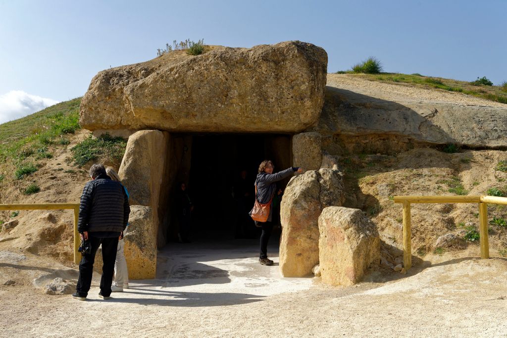 Az egyik legnagyobb ismert ősi megalitikus építmény Európában, a spanyol Dolmen de Menga, galéria, 2023 