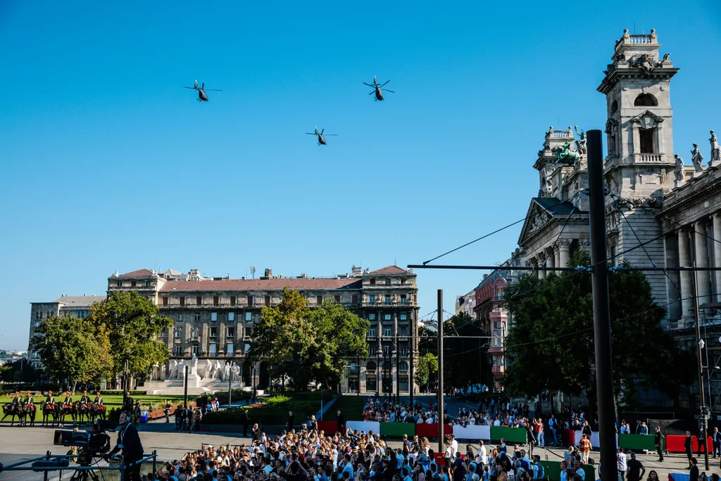 2020 augusztus 20.Országház Parlament zászlófelvonás 