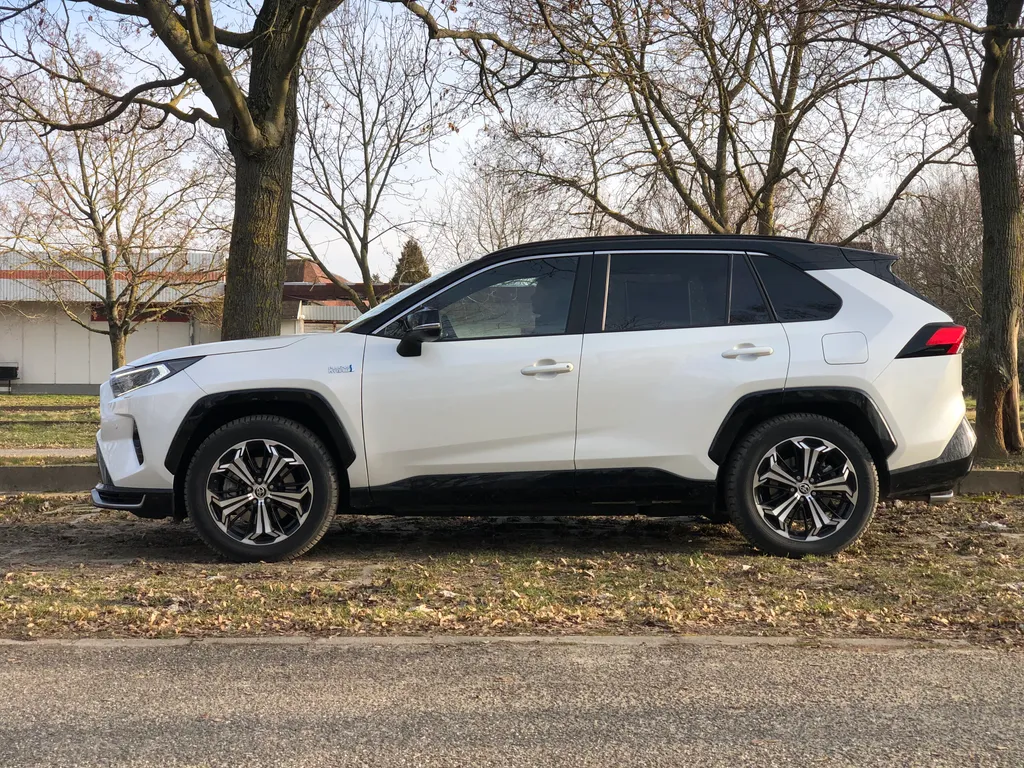 Toyota RAV4 PHEV plug-in 