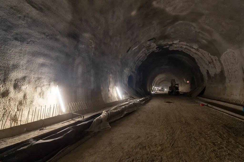 Az M85-ös gyorsforgalmi úton épülő alagút munkálatai 