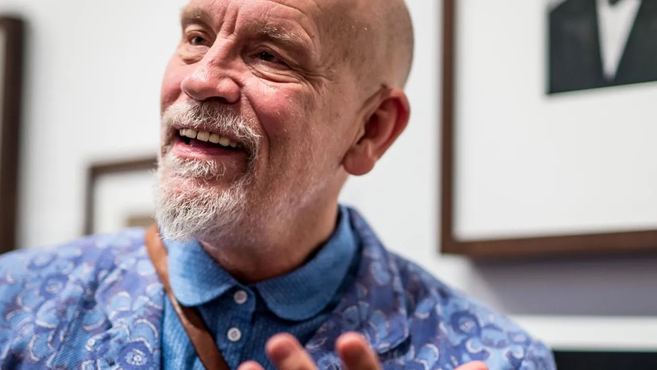 John Malkovich exkluzív tárlatvezetés, Sandro Miller fotókiállítás 