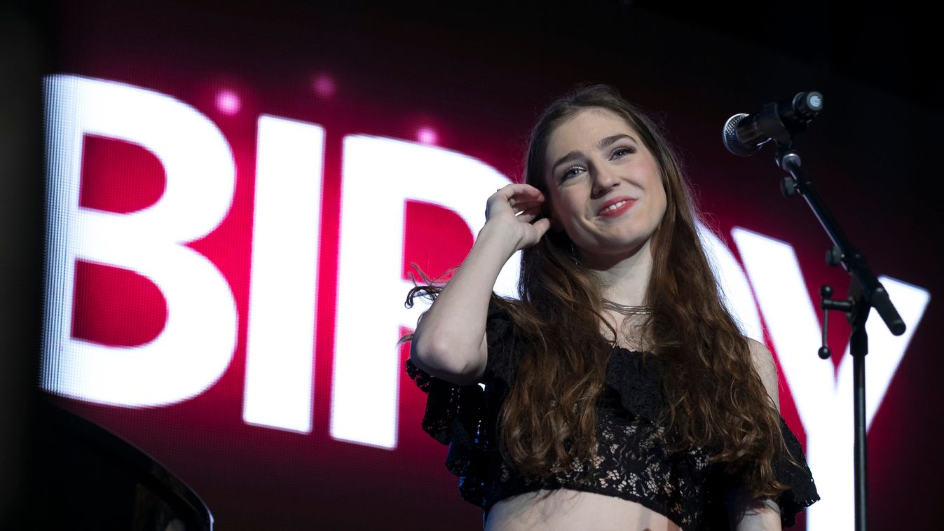 Birdy stage during the 'La noche de Cadena 100' NurPhoto General News March 25 2017 25th March 2017 SINGER MUSIC live 