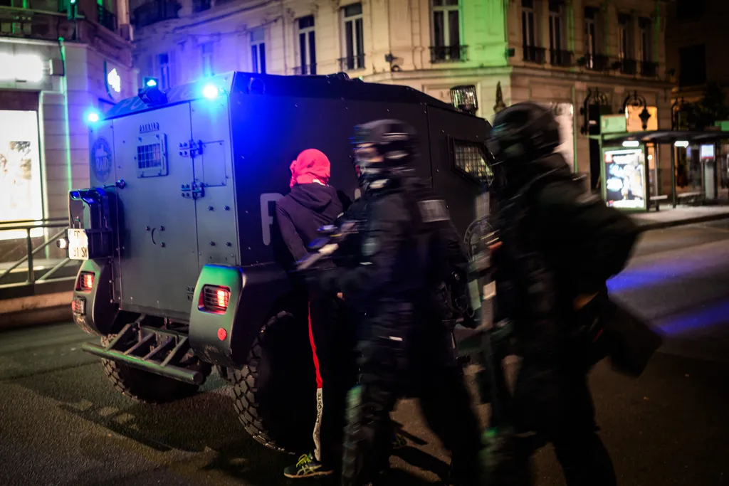 Franciaország, tüntetés, összecsapás, rendőrök, tüntetők, rendbontók, rendőrség, muszlim, zavargások, Nahel 
