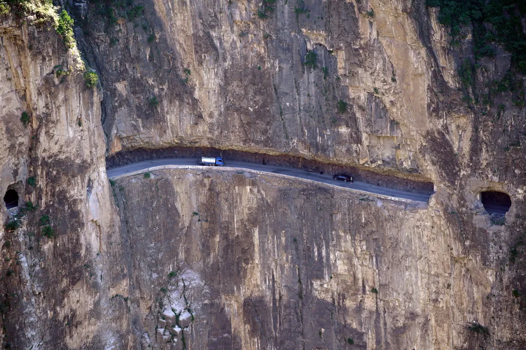 CHINA-SHANXI-PINGSHUN-SHENLONGWAN-ROAD OVER THE CLIFF (CN) cn Horizontal Kína sziklaút Senlungvan 