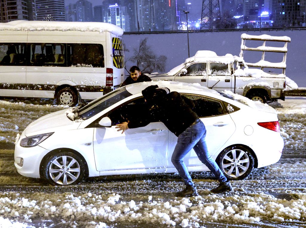 Havazás Törökországban  2022.01. 
 Snowfall in Istanbul 2022,cold,Istanbul,snow,snowfall,winter Horizontal 