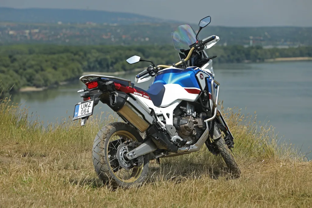 Honda Africa Twin az Érdi-magasparton 2018 július 24-én Honda Africa Twin az Érdi-magasparton 2018 július 24-én 