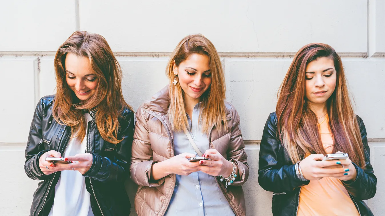 A Z generáció önkifejező, információéhes és kielégíthetetlen
tinédzser mobil okostelefon kütyü 
