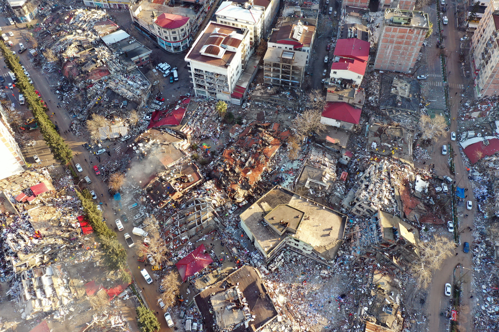 Törökország, földrengés, pusztítás, romok, rom, mentés, török, szír 