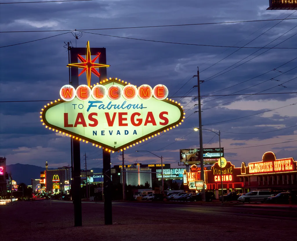 Las Vegas története  America Arrival City Colour Geography Illuminated Sign Las Vegas Light Light Effect Lighting Multicoloured Neon Nevada Night Nightlife North America Outdoors Shop Sign Sign Urban Scene Usa Welcome Welcome Sign Square Horizontal 