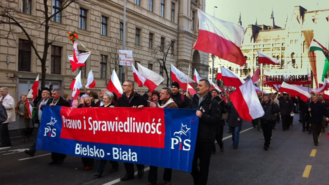 március 15., lengyel tüntetők, alkotmány utca, zászlófelvonás, reggel 