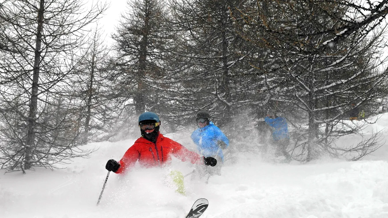Free ride - szabad síelés a Pragelato természetes síövezetben  Cala Cimentivel, az első olasz "hópárduccal" hópárduc 