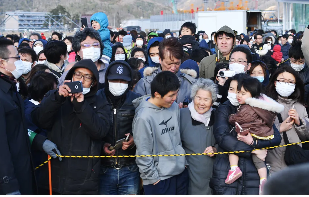 Tokyo Olympics Flame arrives at Japan mystery virus Beijing Shenzhen people wear MASK China Jan. January 2020 China's Lunar New Year holiday Tens of thousands of people travel VISIT overseas holiday Wuhan city announce another patient die dead DEATH myste