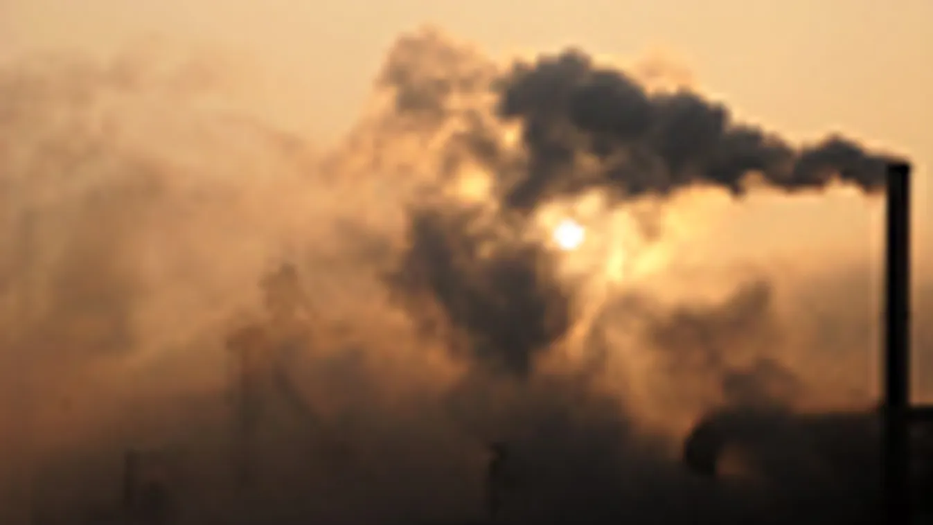 Vastag füstöt okádó cementgyár Kínában, hogyan lehet csökkenteni a cementipar CO2-kibocsátását