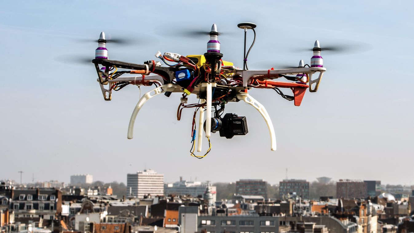 drón repül egy város felett top 