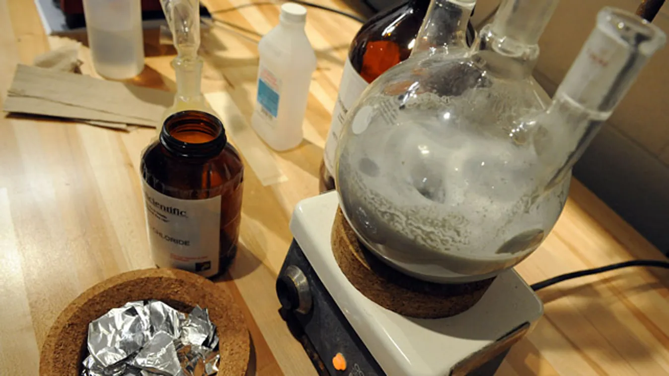 Szintetikus drogok előállítására használt házi laboratórium, kábítószer használat, drog 