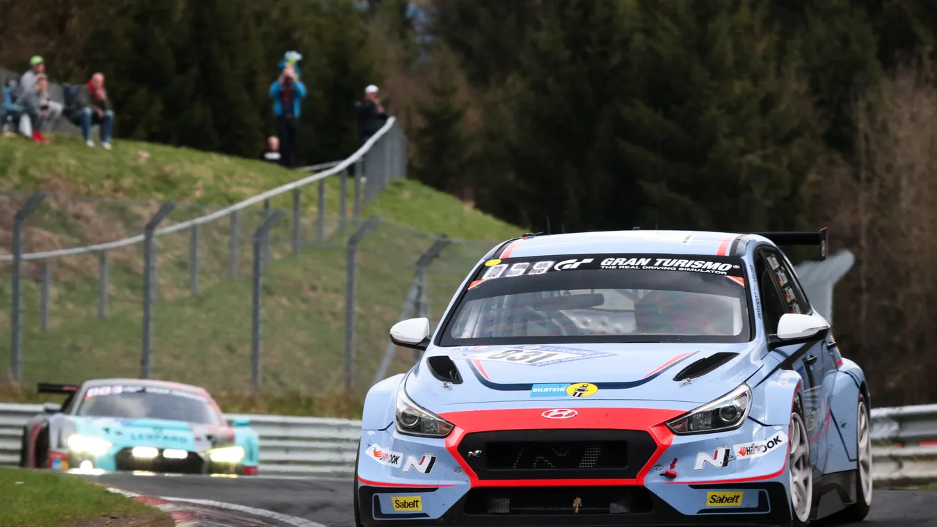 Fahraufnahme 24 Stunden Nürburgring 2018, Qualifikationsrennen, Nürburgring-Nordschleife - Foto: Gruppe C Photography; #831 Hyundai i30, Target S.r.l.: Manuel Lauck, Nicola Larini 