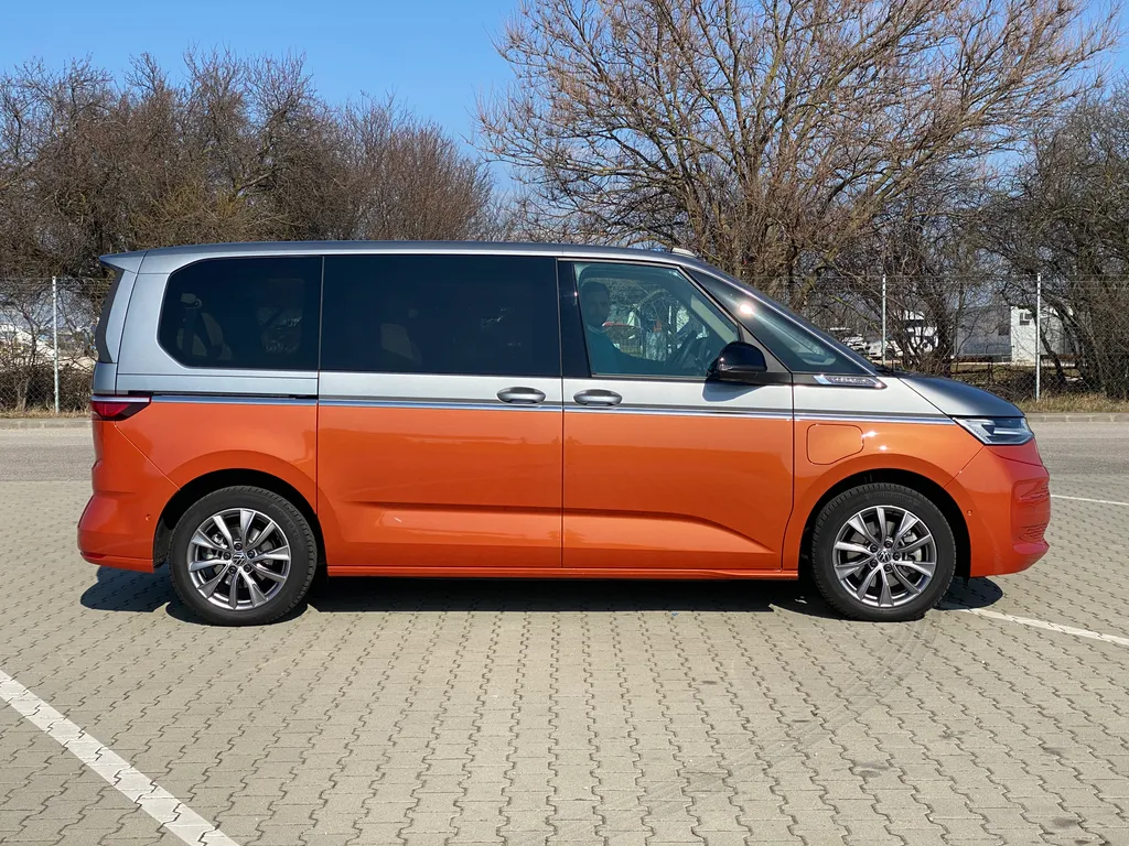 Volkswagen T7 Multivan 1.4 e-TSI teszt (2022) 