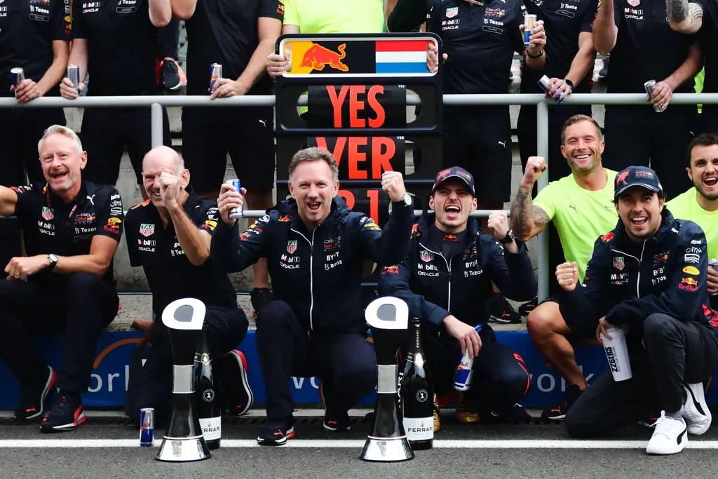 Forma-1, Magyar Nagydíj 2022, vasárnap, Red Bull, Adrian Newey, Christian Horner, Max Verstappen, Sergio Pérez 