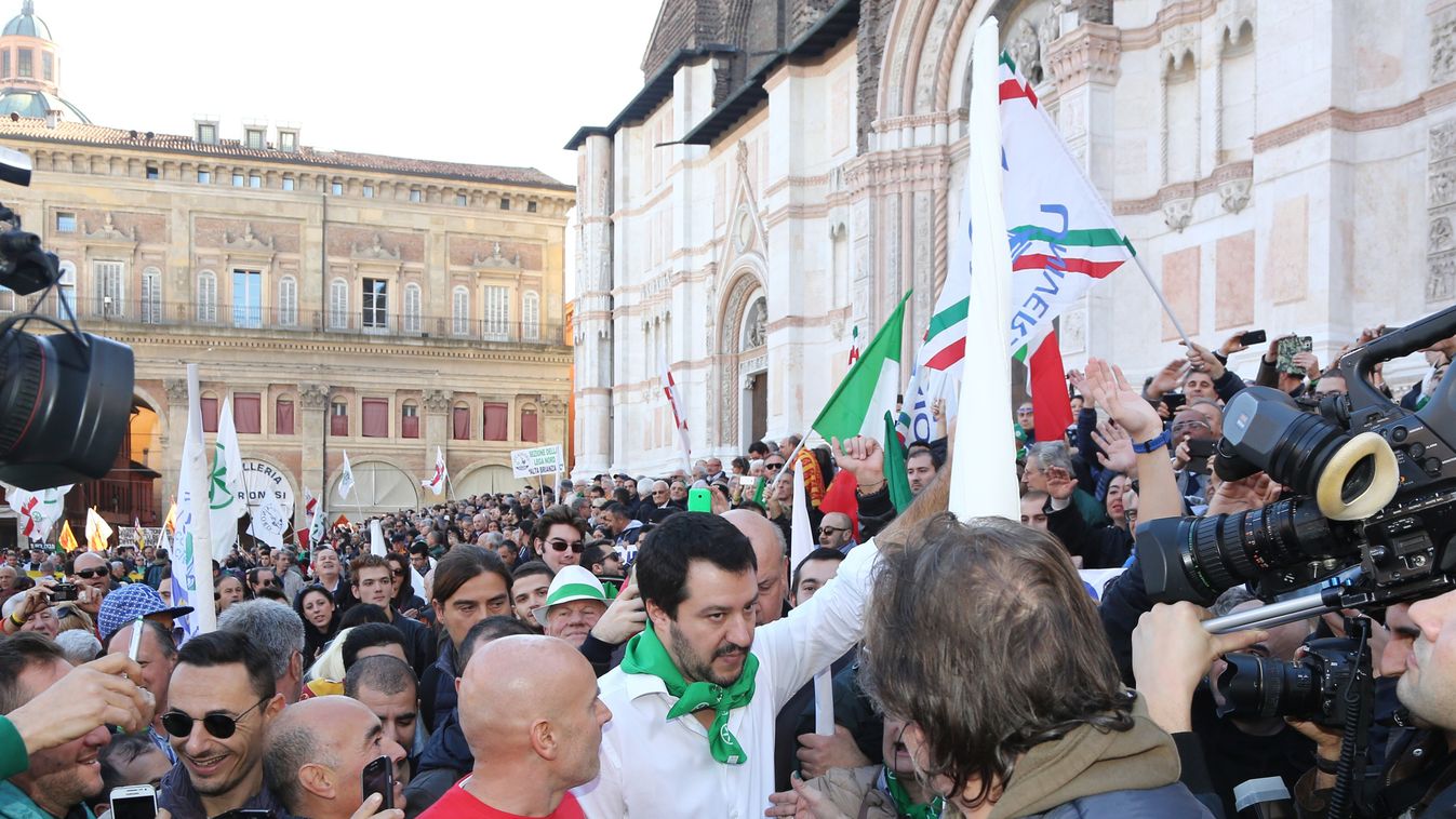Bologna, tüntetés 