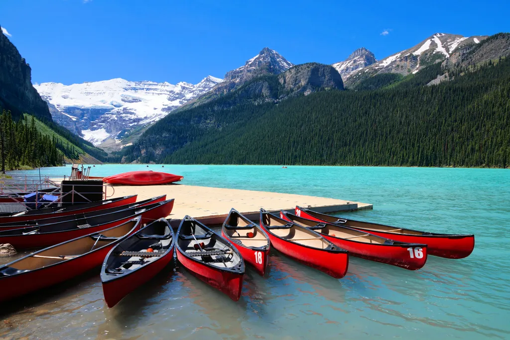 Türkizkék tó, havas hegycsúcsok: gyönyörű látvány a kanadai Louise-tó, galéria, 2023 