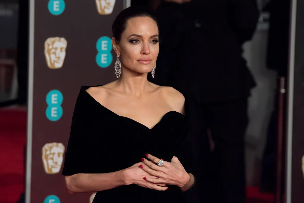 ‚ÄăAngelina Jolie attends EE British Academy Film Awards 2018 at the Royal Albert Hall - BAFTA Awards 2018 - London, UK (18/02/2018) BAFTA 2018 BAFTA award WINNER carpet ACTOR London Angelina ACE Jolie British academy film awards Cinema BAFTAS 2018 ENTERT
