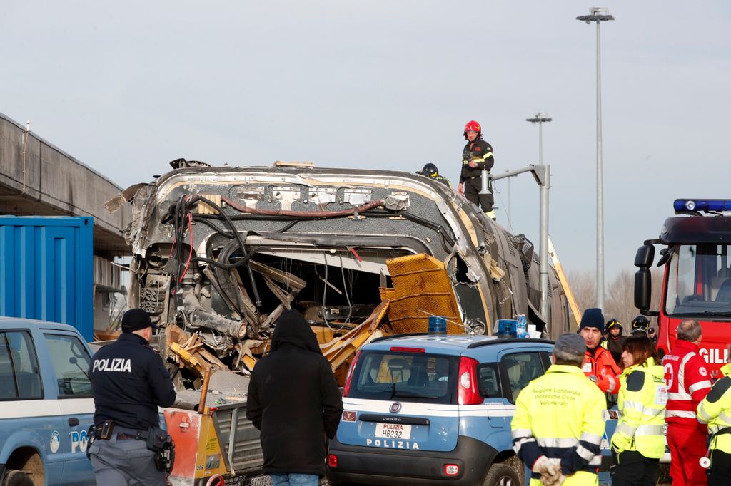 Olaszország, Milánó, vonat, baleset, vonatbaleset 