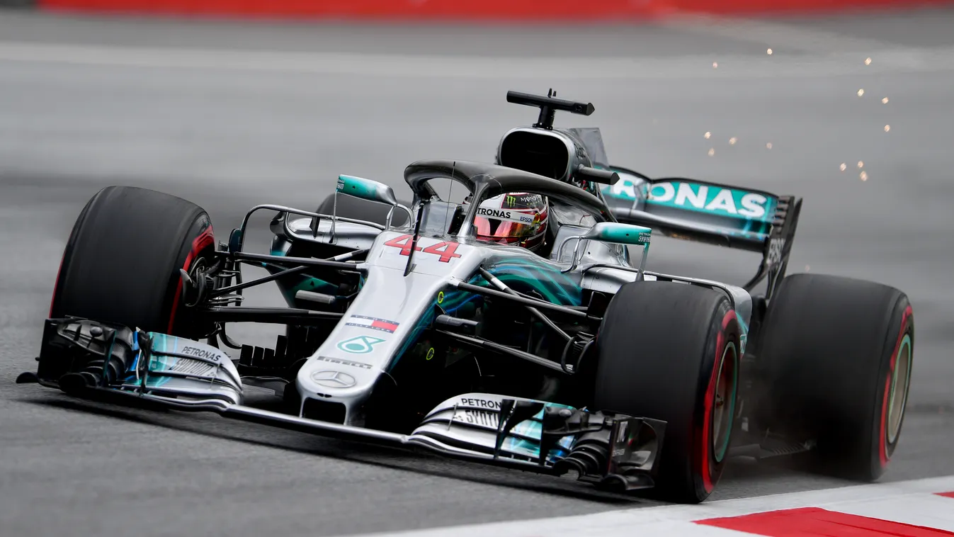 A Forma-1-es Osztrák Nagydíj pénteki napja, Lewis Hamilton, Mercedes-AMG Petronas 