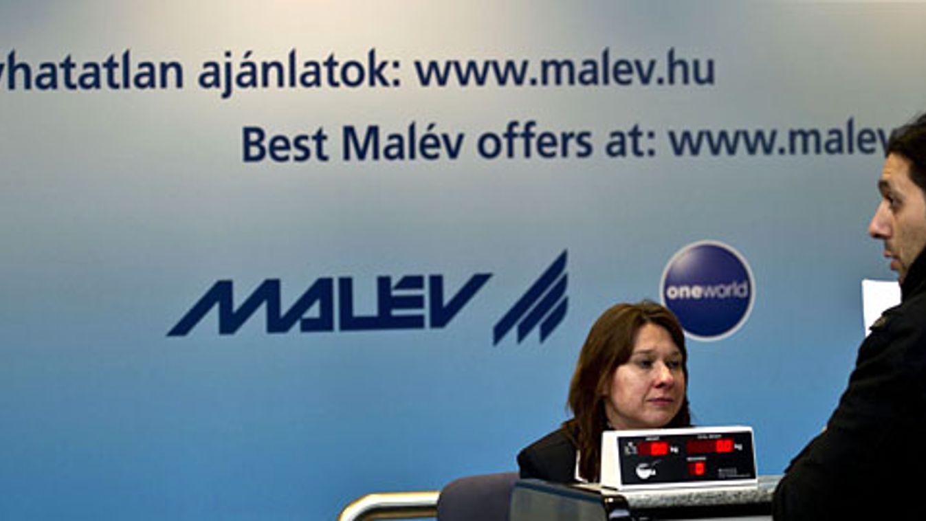 leállt a Malév, leállította járatait a nemzeti légitársaság, információs pult a Liszt Ferenc reptéren 2012.02.03-án