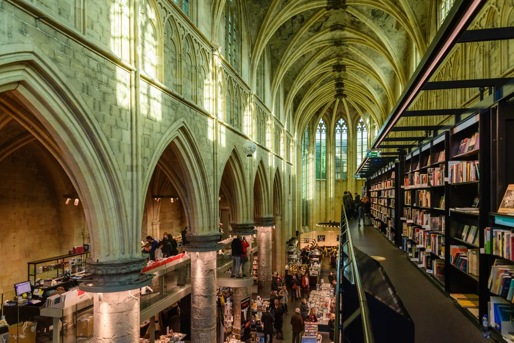 10 könyvesbolt a világ meglepő helyein, a katedrálisoktól a barlangokig, könyvesboltok érdekes helyeken, gyűjtés, könyv, könyvesbolt 
