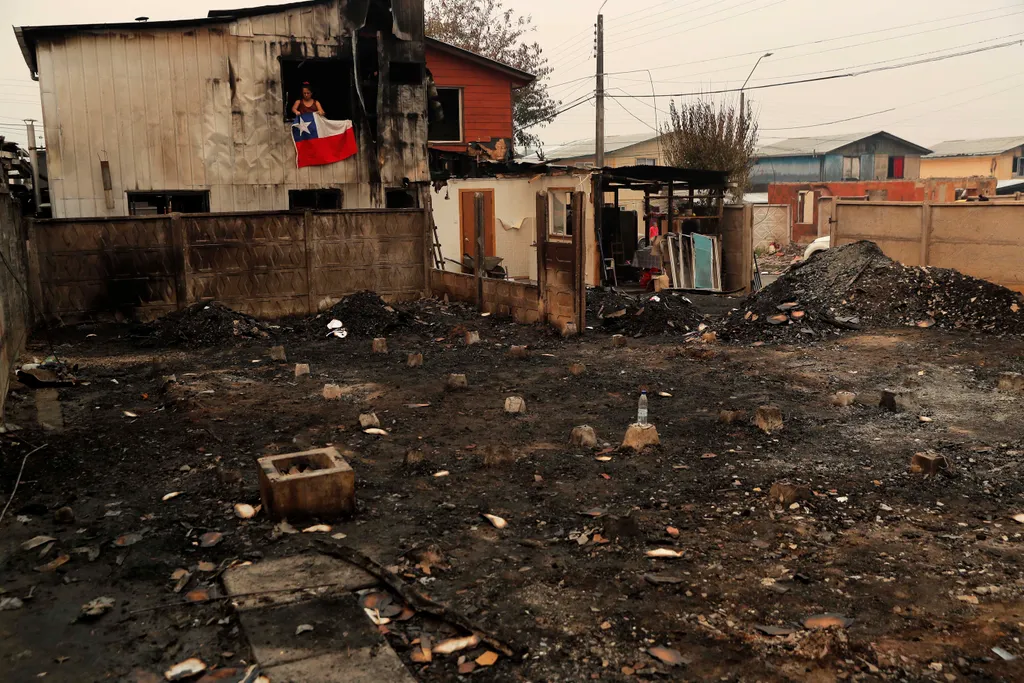 Chile, hőség, erdőtűz, pusztítás, halálos áldozatok, tűzoltó, tűzoltás, Santa Juana, 2023. 02. 03., 02. 04., 02. 05. 