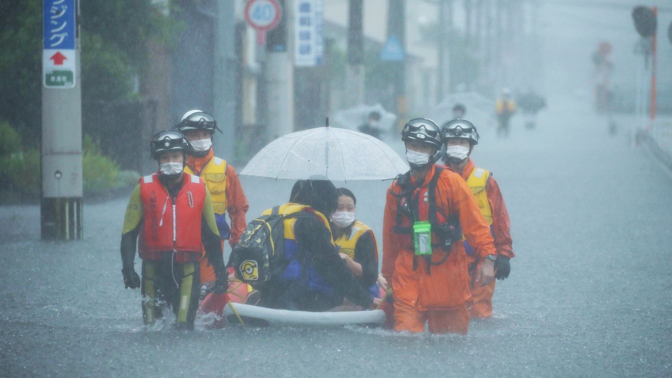 Torrential rain continues in Japan WEA weather DIS disaster heavy rain Horizontal RAIN 