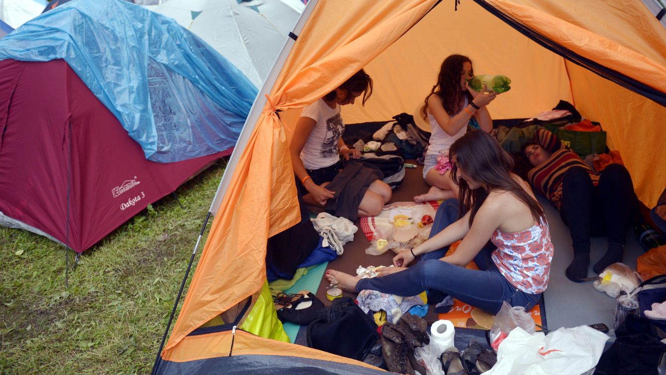 diák diáklány diáktábor fiatal FOTÓ ÁLTALÁNOS határon túli magyarok sátor szabadegyetem SZEMÉLY tábor TÁRGY Tusnádfürdő, 2014. július 23.
nyári tábor 