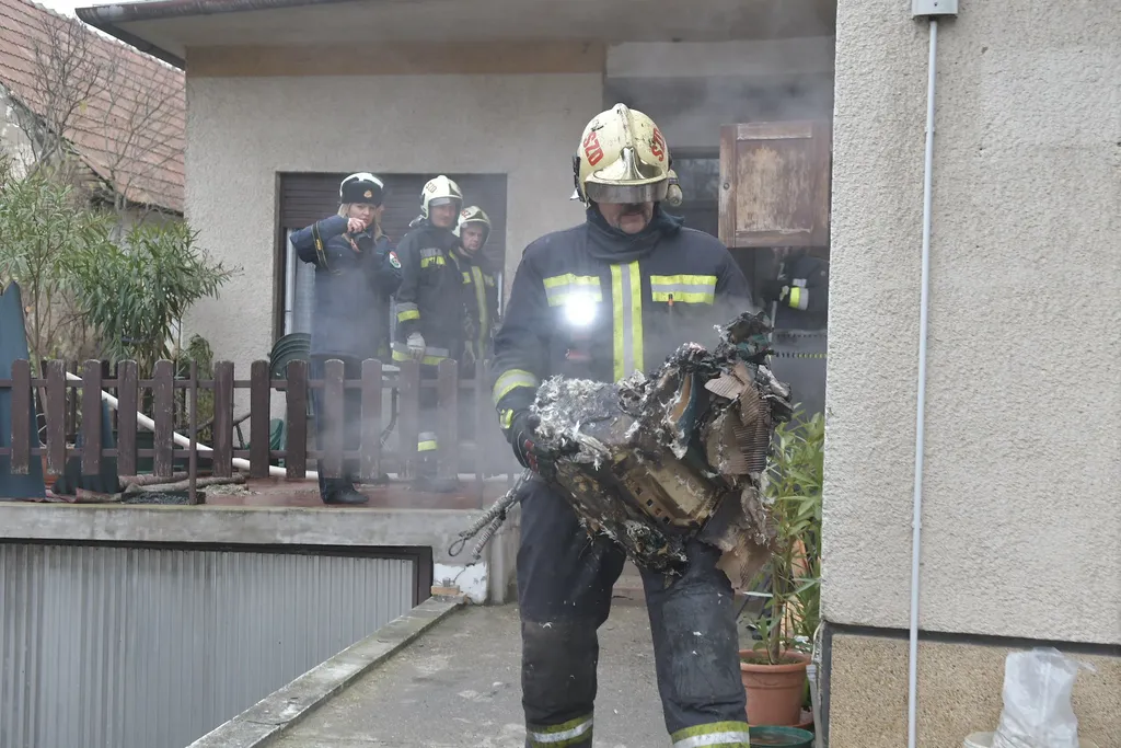 Halálos áldozata is van a tolnai tűzesetnek, Tolna, tűz, 2019.12.06. 