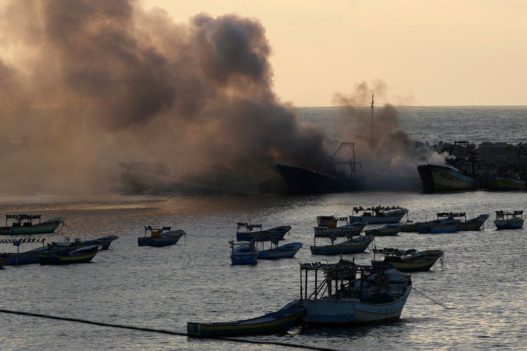 Izrael Palesztina háború izraeli háború konfliktus kigyulladt halászhajókból Gázában 2023. október 10-én. A Gázai övezetet irányító Hamász palesztin iszlamista szervezet október 7-én többfrontos támadást indított Izrael 