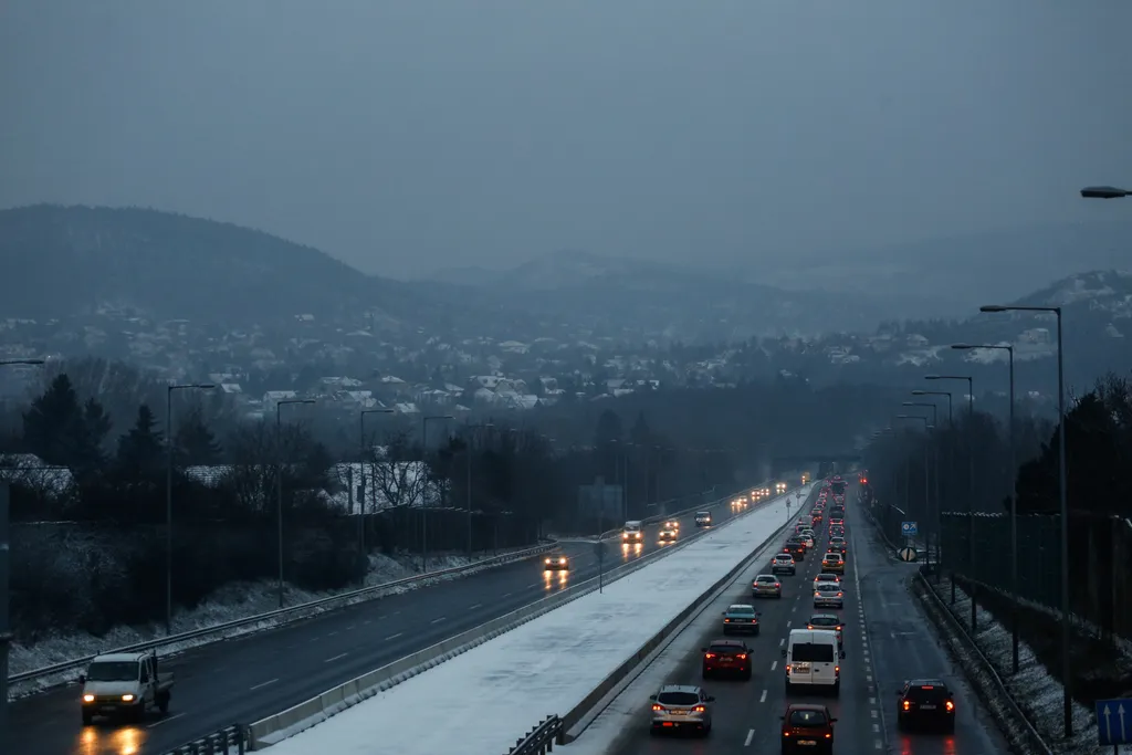 hó, havazás, hóesés, hajnal, időjárás, autópálya, Budapest, 2021.02.11. 