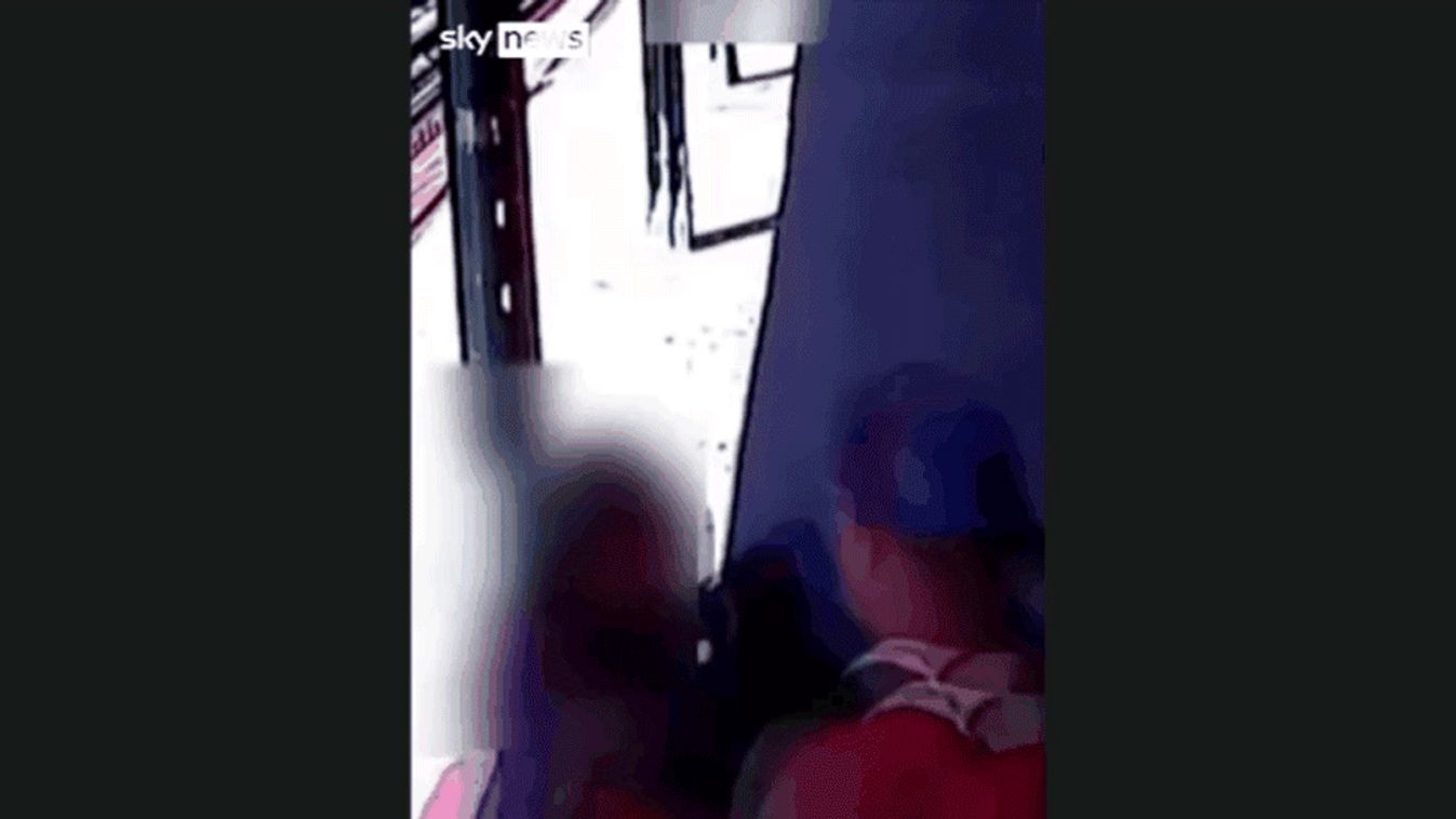 Letartóztatták a férfit, miután egy nőt a New York-i metró sínekre dobott, New york 