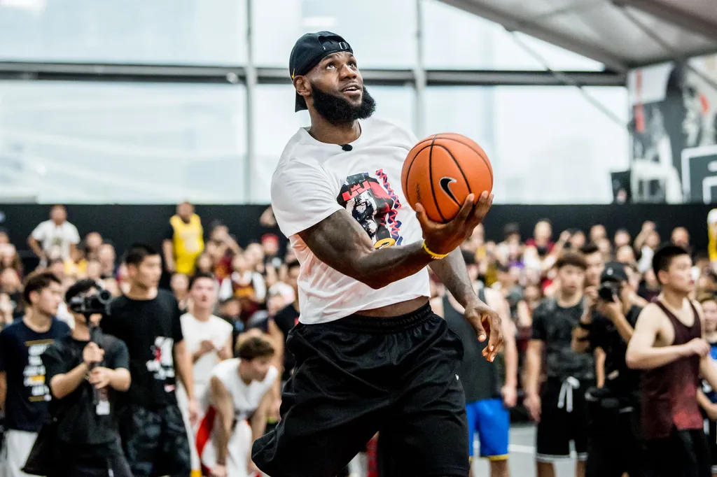 LeBron James, Ennyi pénzt keresnek a leggazdagabb hírességek – galéria 