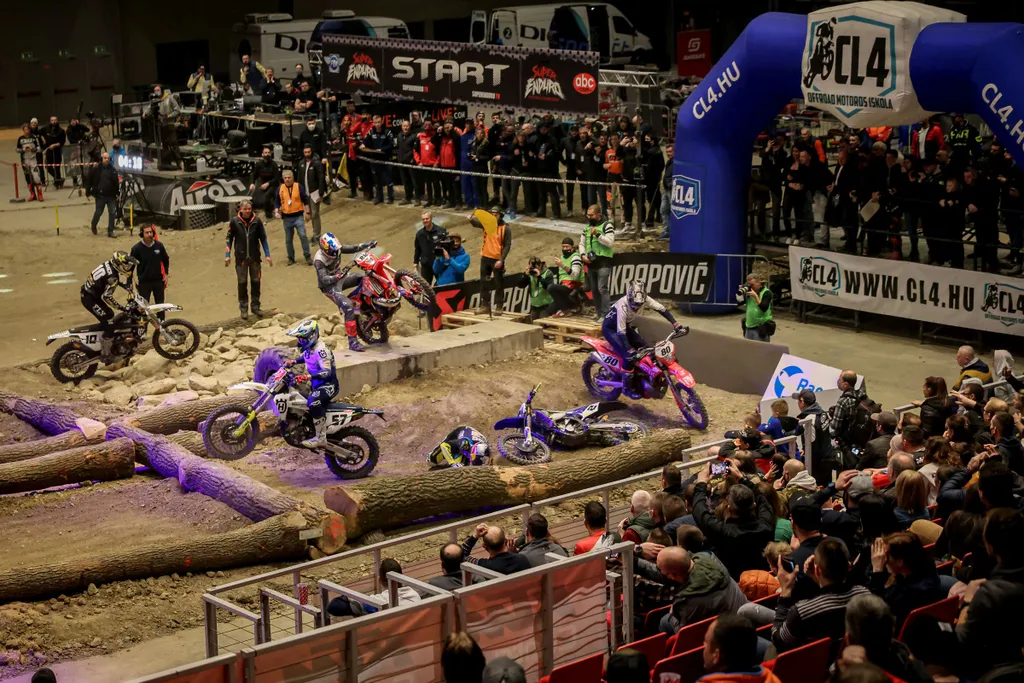 Super Enduro bajnokság Budapesten a Papp László Sportarénában 2022 február 5-én  jó galéria 