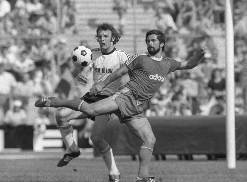 Gerd Müller, egykori világ- és Európa bajnok német válogatott labdarúgó, akit minden idők egyik legjobb támadójának tartanak. 
 Football legend Gerd MUELLER died at the age of 75. Eintracht Koerbel Muenchen G.Mueller Frankfurt fc bayern current sport Hori