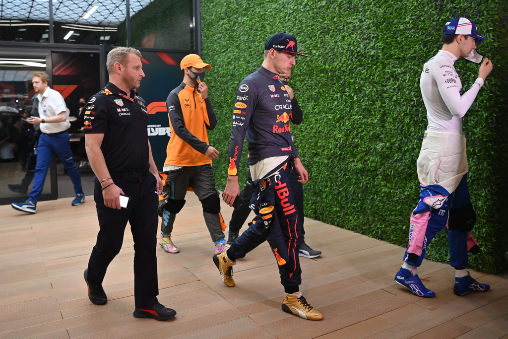 Forma-1, Max Verstappen, Esteban Ocon, Daniel Ricciardo, Szaúd-arábiai Nagydíj 2022, péntek 