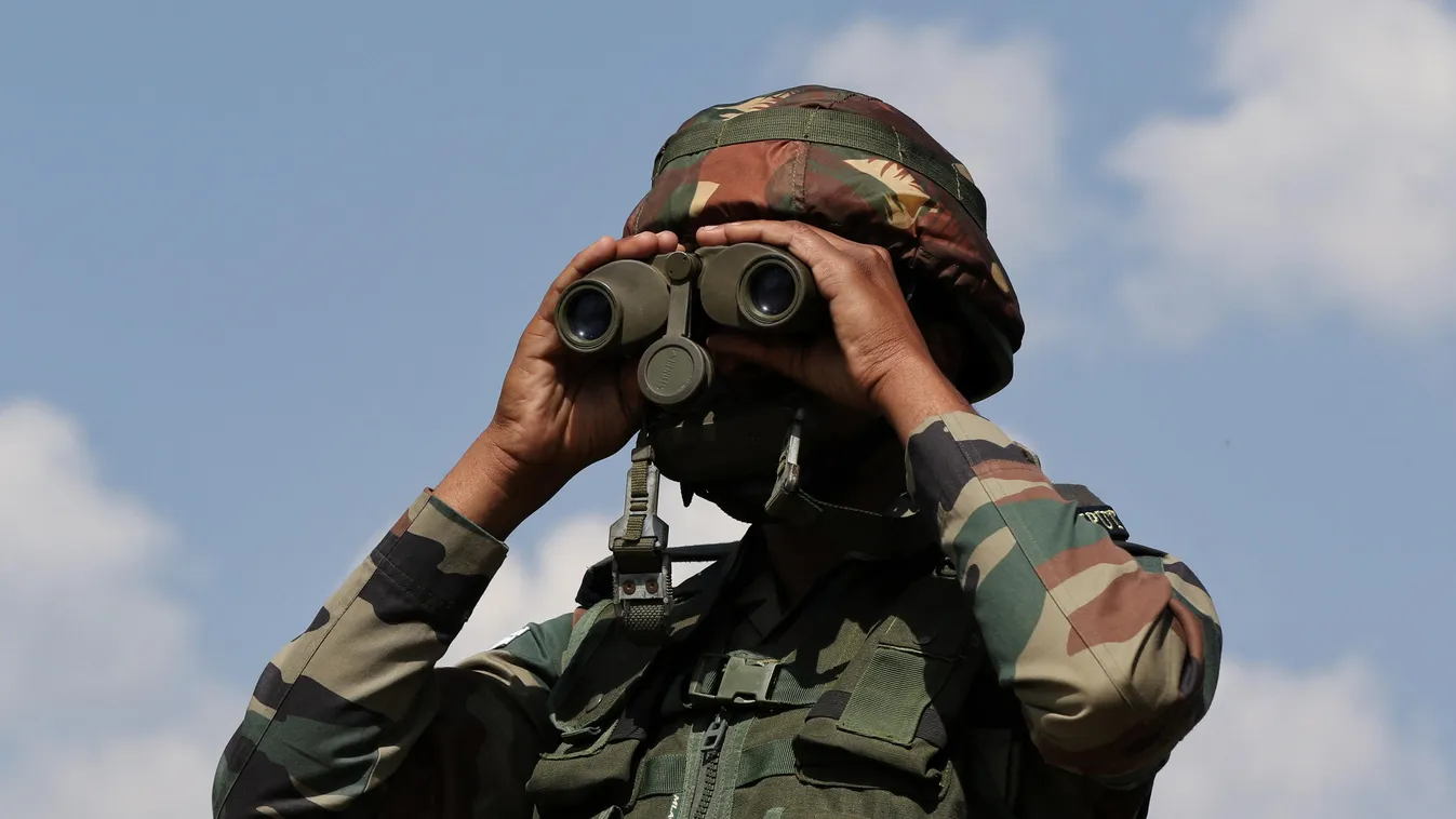 Indian Army At Line Of Control In Kashmir NurPhoto General news Srinagar - India Kashmir April 2 2022 2nd April 2022 Baramulla - India India Pakistan An Indian Army Soldier LoC Line Of Control military control line The Line Forward Post Binocular Uri Bara