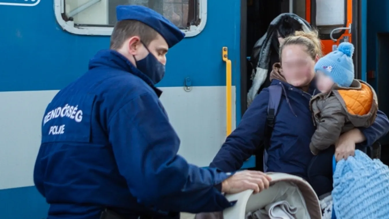 menekültek Nyugati pályaudvar segítség rendőr Ukrajna 