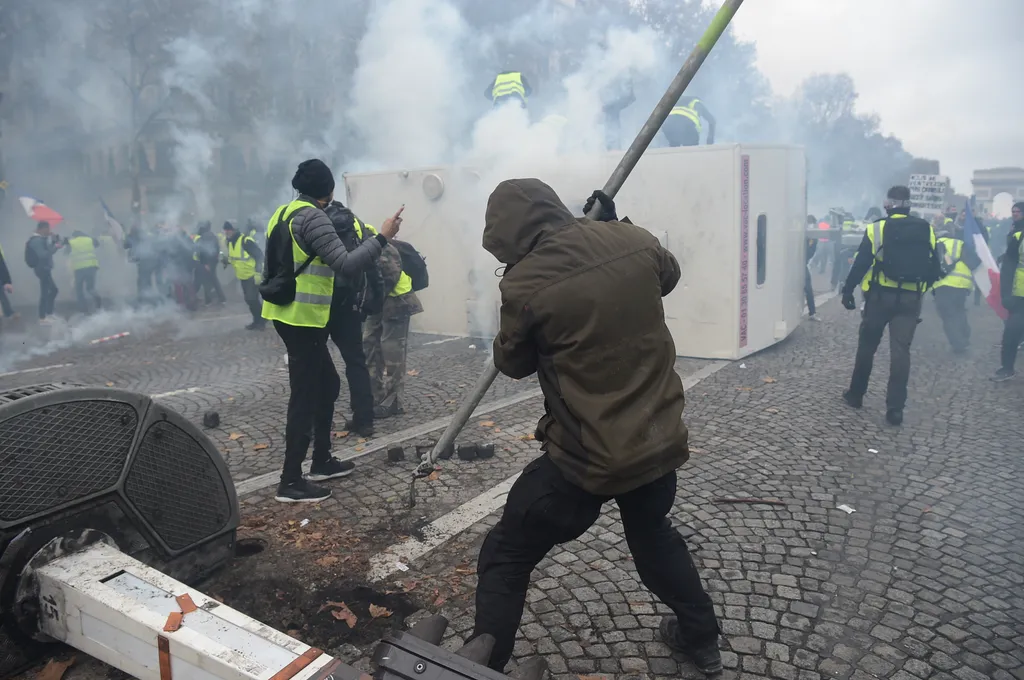 environment economy social unrest labour Horizontal 