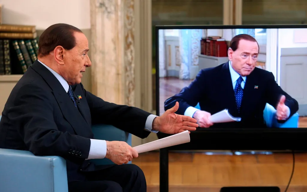 86 éves korában meghalt Silvio Berlusconi  BERLUSCONI, Silvio interjú Közéleti személyiség foglalkozása politikus SZELLEMI TEVÉKENYSÉG SZEMÉLY televíziós interjú adócsalás 
