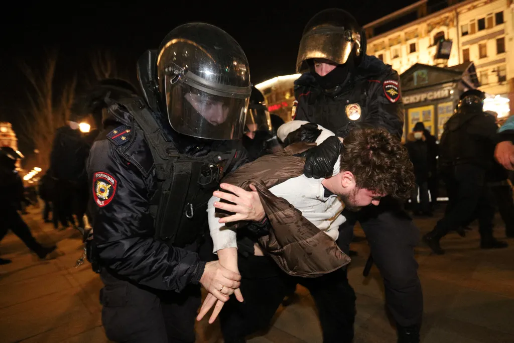Ukrán válság 2022, ukrán, orosz, háború, Oroszország, tüntetés, Szentpétervár 