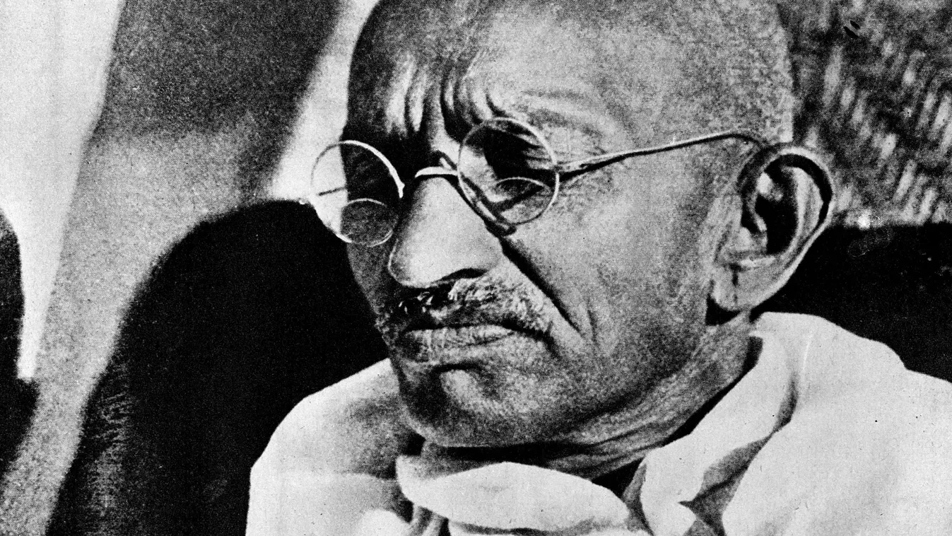 Gandhi (1869-1948), Indian politician and MAHATMA INDIAN POLITICIAN INDIAN PHILOSOPHER POLITICIAN PHILOSOPHER MUSTACHE MOUSTACHE GLASSES PORTRAIT SQUARE FORMAT 