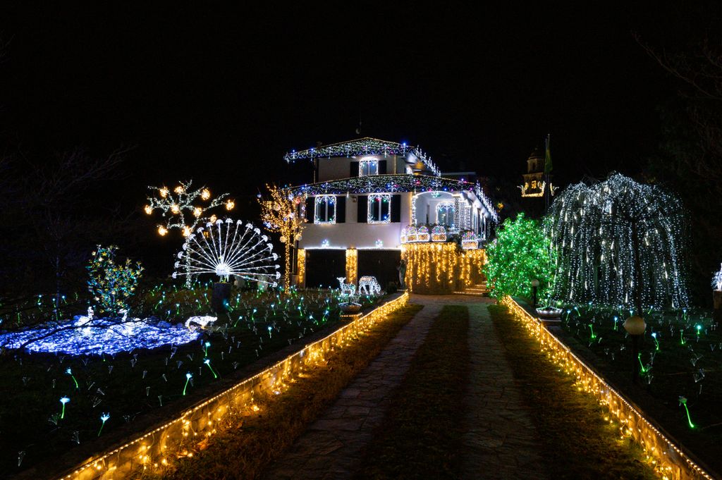 Karácsony, fények, fényinstalláció, Leggiuno, Olaszország, karácsonyi fények 